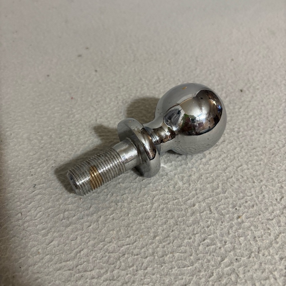 Valley 2 chrome- plated trailer hitch ball 3500 lbs.